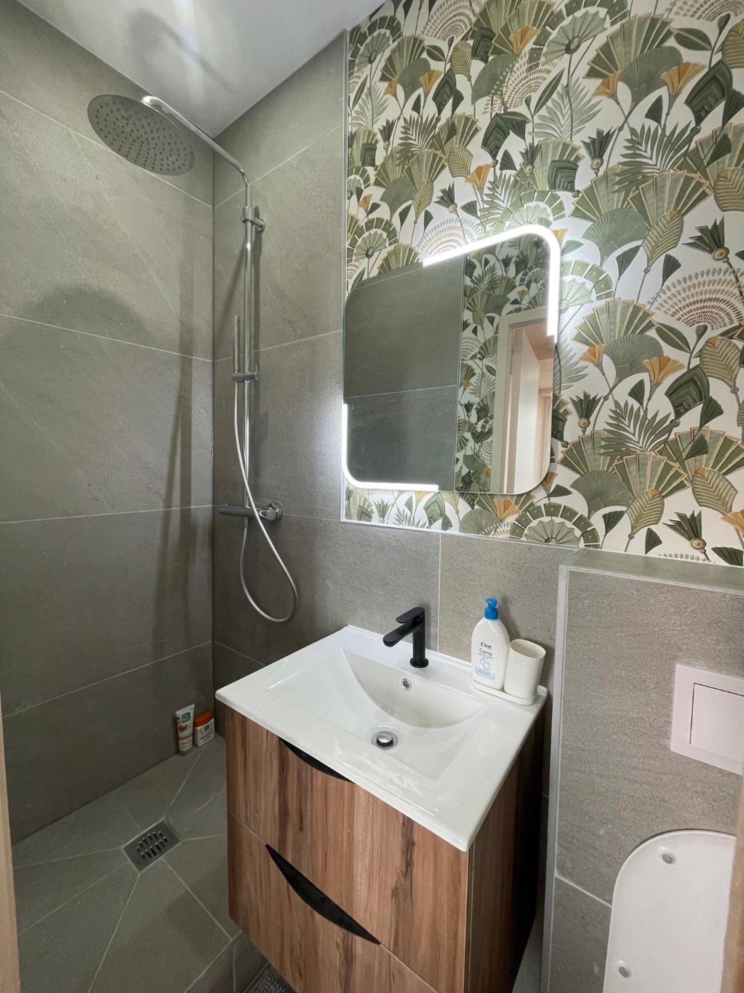 Apartamento Studio Malibu Central, Lumineux Et Confortable Hyères Exterior foto